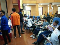 Trường Đại học Sao Đỏ tổ chức hiến máu tình nguyện năm 2017