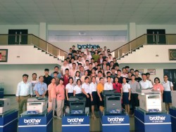 Tân sinh viên khoa Điện tử - Tin học thăm quan, trải nghiệm tại Công ty TNHH Công nghiệp Brother Việt Nam