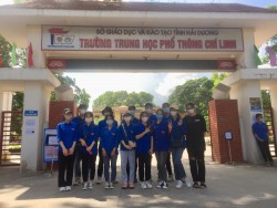 Sinh viên Khoa Công nghệ thông tin tại Điểm thi THPT Chí Linh