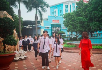 Thầy và trò Trường THPT Lê Quý Đôn thăm quan thực tế tại Trường Đại học Sao Đỏ