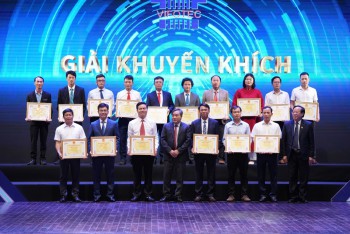 Trường Đại học Sao Đỏ nhận giải thưởng Sáng tạo Khoa học công nghệ Việt Nam...