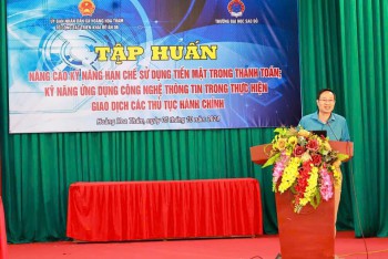 Trường Đại học Sao Đỏ phối hợp với UBND xã Hoàng Hoa Thám tập huấn chuyển đổi số cho nhân dân