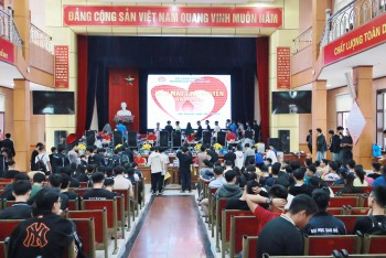 Trường Đại học Sao Đỏ tổ chức hiến máu tình nguyện 2024