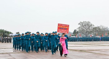 Lực lượng tự vệ Trường Đại học Sao Đỏ tham gia Lễ ra quân huấn luyện năm 2025