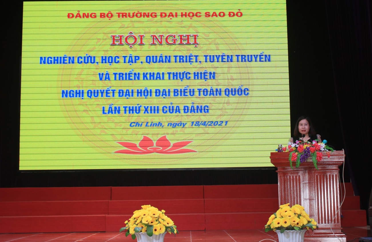 TS. Nguyễn Thị Kim Nguyên - Phó Bí thư Đảng ủy, Phó Hiệu trưởng khai mạc Hội nghị