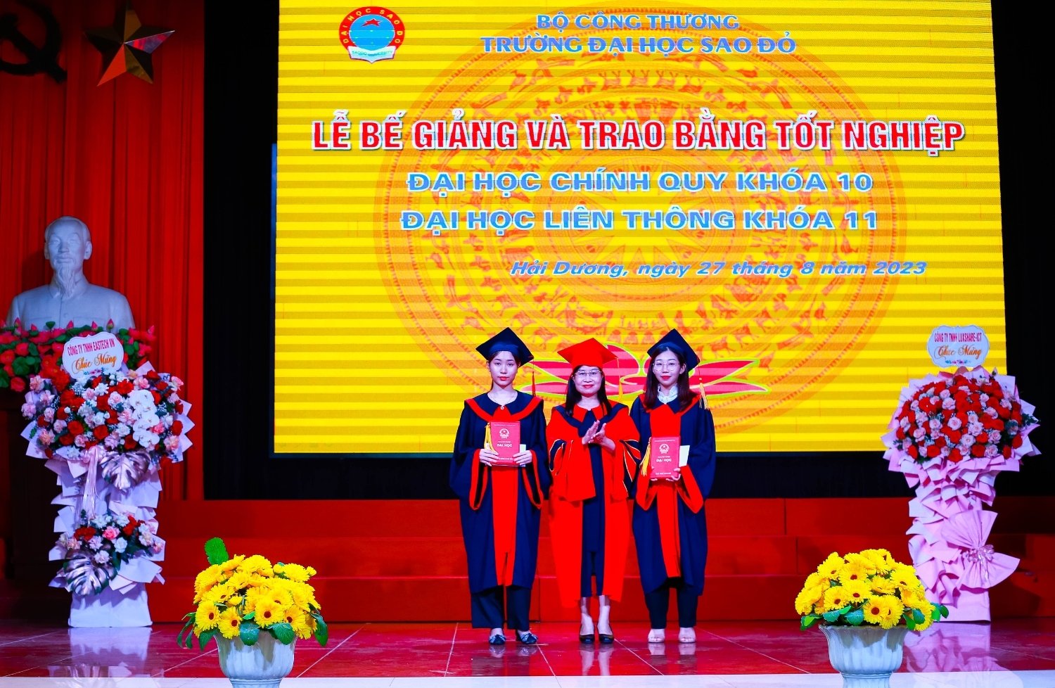 Lễ bế giảng và trao bằng tốt nghiệp Đại học chính quy khóa 10 và Đại học liên thông khóa 11