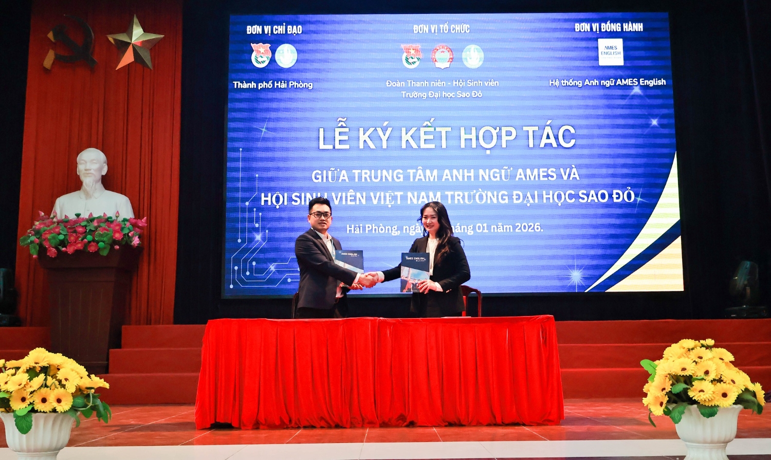 ĐOÀN THANH NIÊN TRƯỜNG ĐẠI HỌC SAO ĐỎ TỔ CHỨC DIỄN ĐÀN: NÂNG CAO NĂNG LỰC ỨNG DỤNG TIẾNG ANH VÀ KÝ KẾT HỢP TÁC VỚI AMES ENGLISH